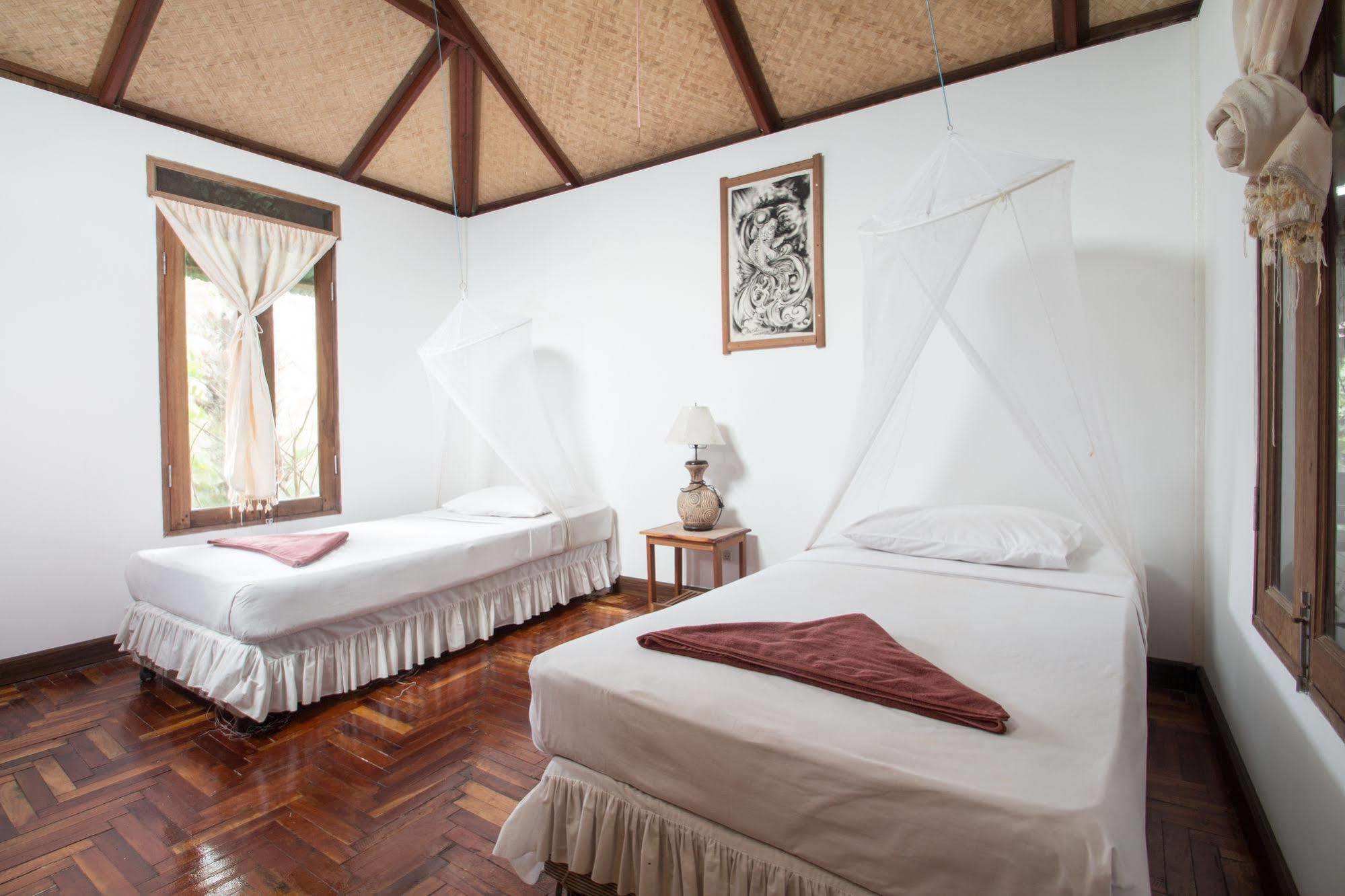 Tropical Garden Bungalow Phi Phi Don Exterior photo