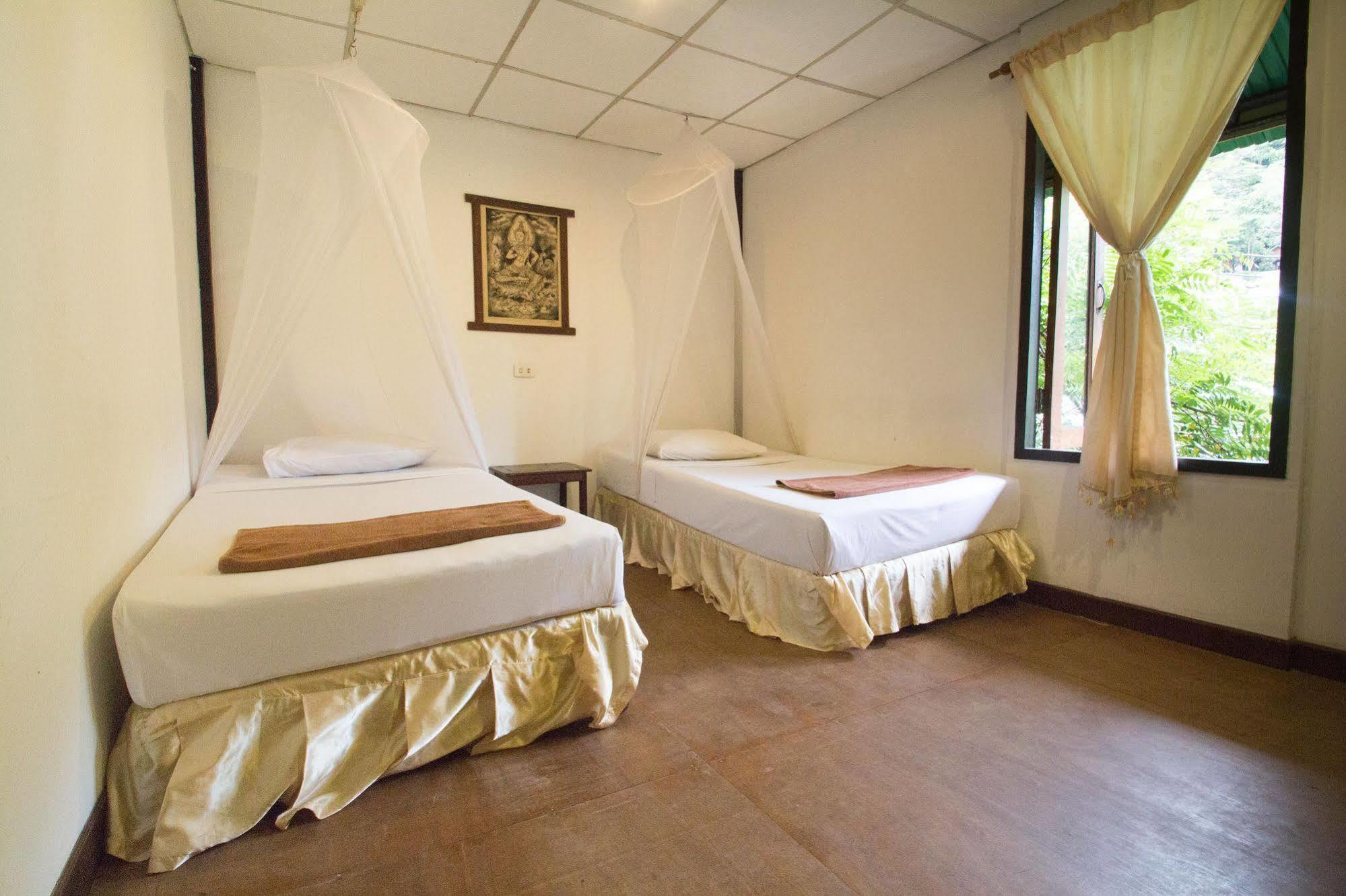 Tropical Garden Bungalow Phi Phi Don Exterior photo